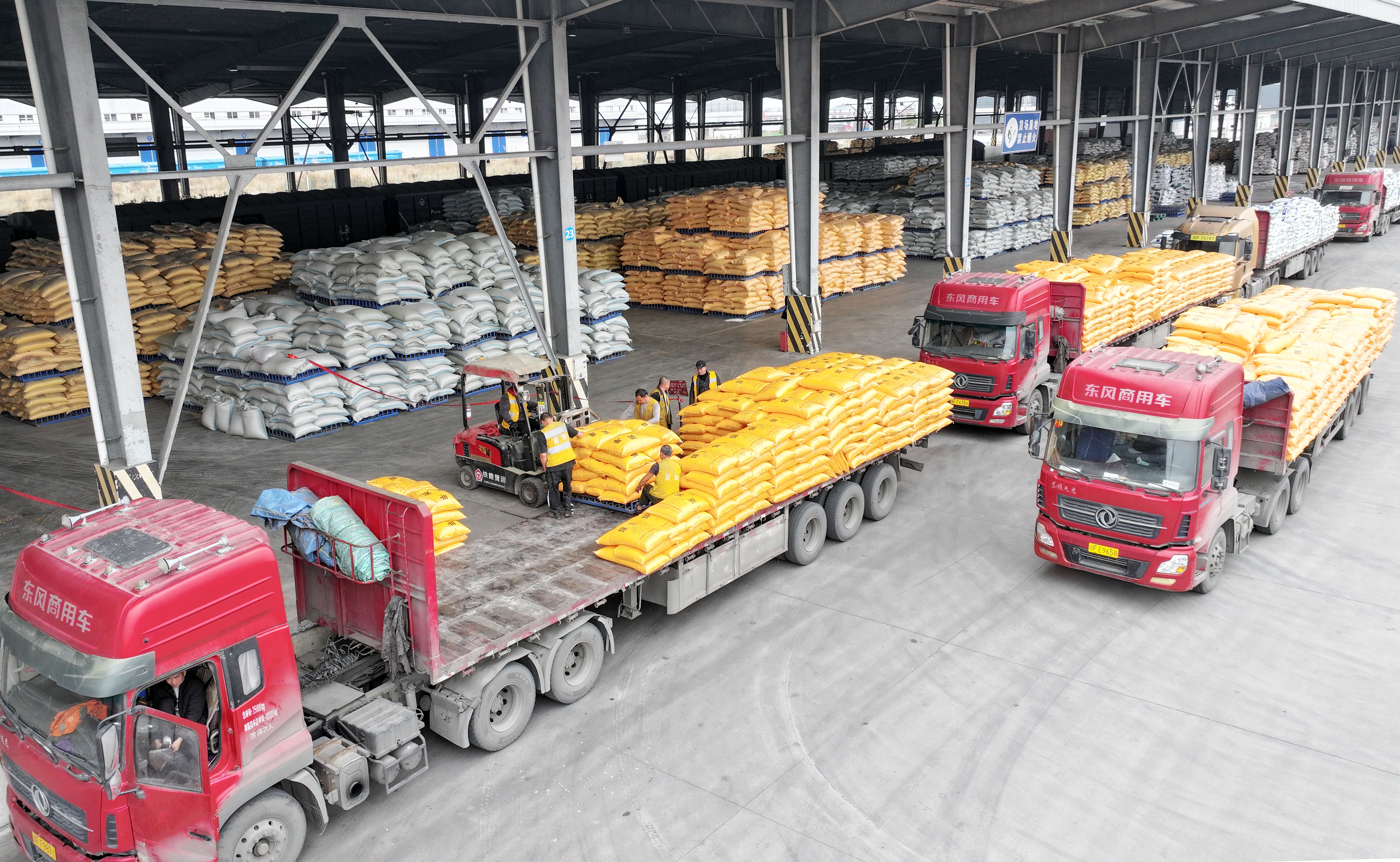 服務(wù)春耕：全力做好春耕化肥發(fā)運保供工作