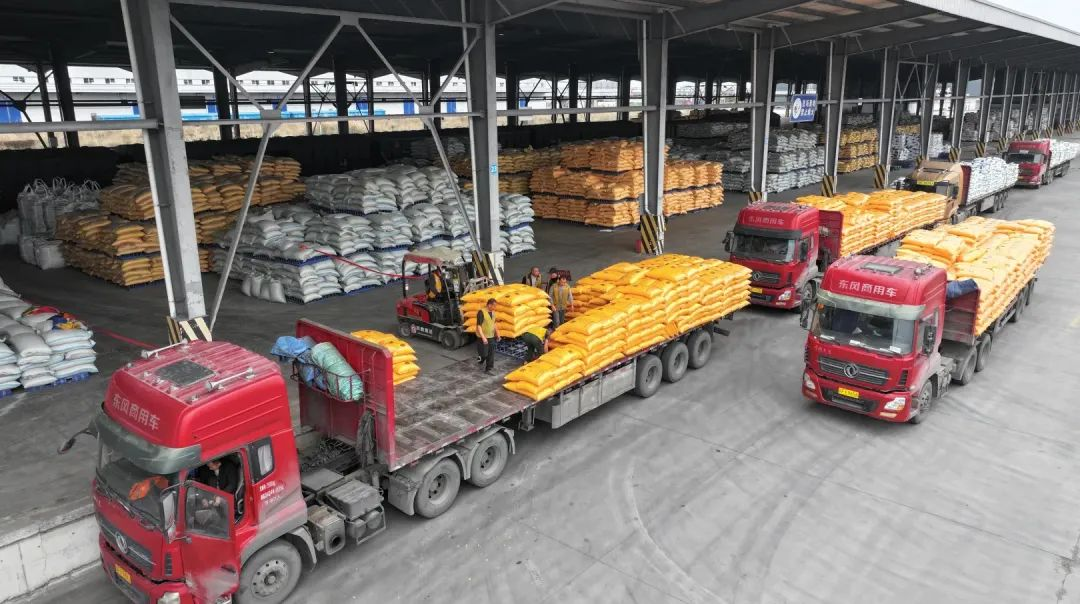 四川農(nóng)村日報：四川美豐力保農(nóng)資供應(yīng)不斷檔